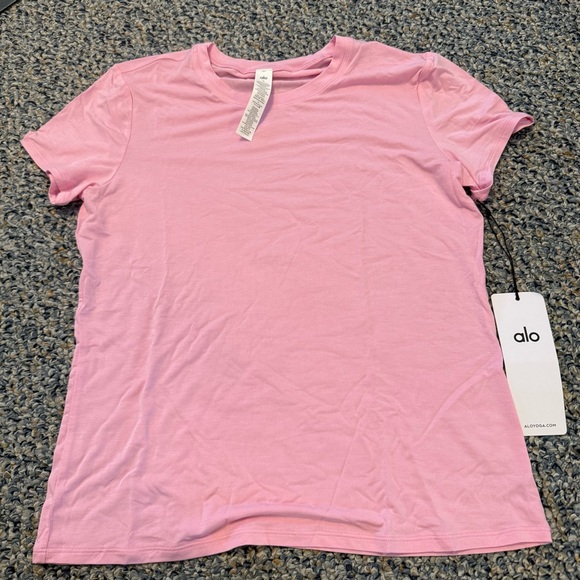 NWT ALO YOGA All Day Short Sleeve Shirt Sweet Pink - Picture 2 of 5